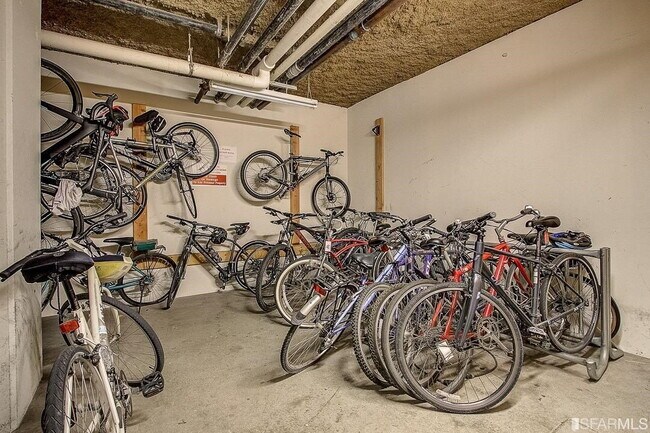 Building Photo - San Francisco Living at Its Finest 1BR/1BA w/ Parking & In-Unit Laundry