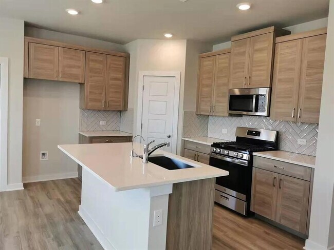 Building Photo - 118 Dedina Dr