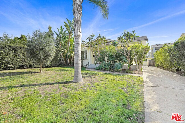 Building Photo - 11970 Darlington Ave