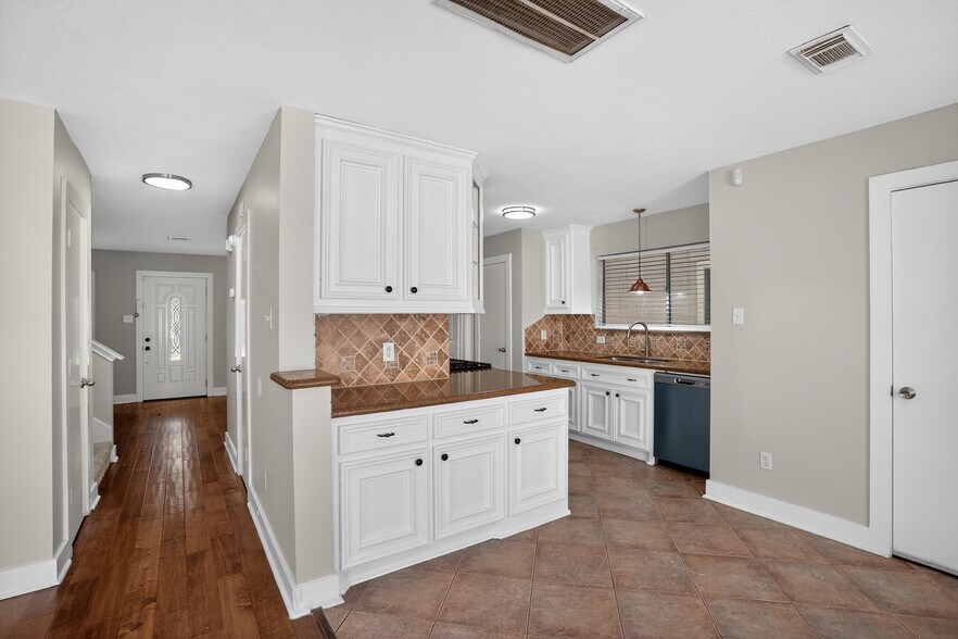 Building Photo - 18827 Atasca Oaks Dr