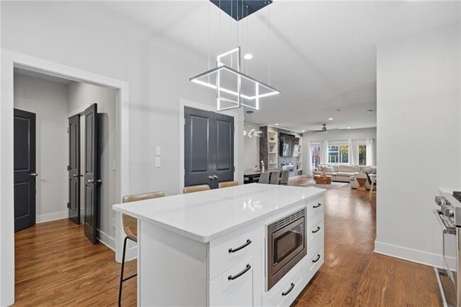 Building Photo - 160 Vanira Ave SE