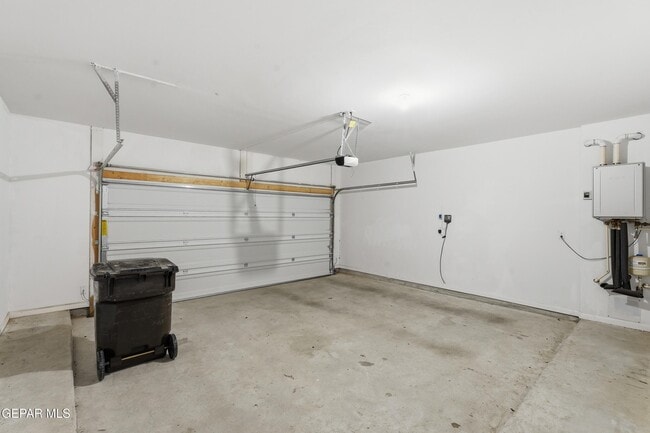 Building Photo - 927 Brass Hl Ave