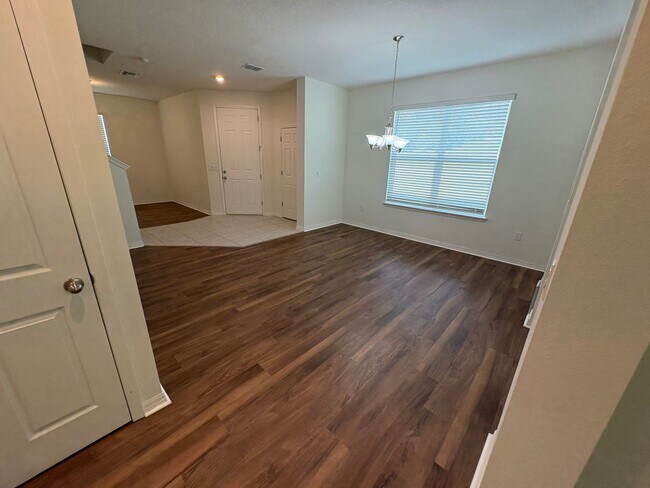 Building Photo - 5 bedroom 3.5 Bath House on Oakland Trails...