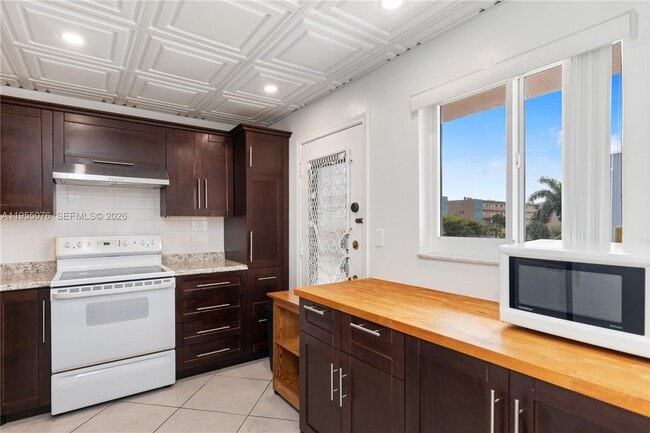 Building Photo - 301 NE 14th Ave