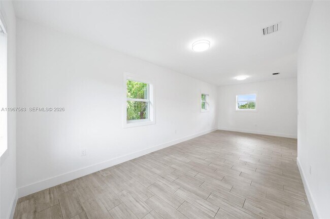 Building Photo - 1117 SW 13th St