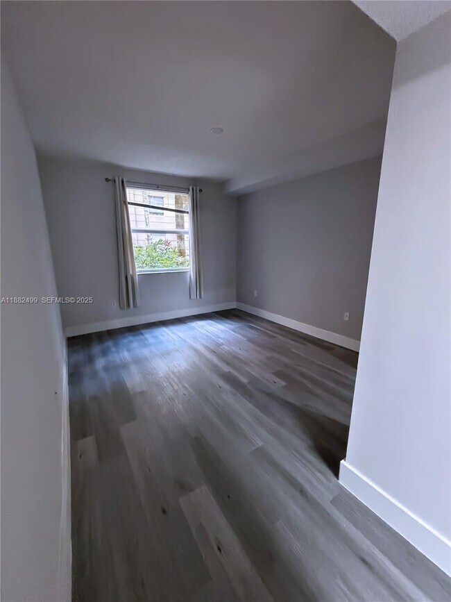 Building Photo - 17100 N Bay Rd