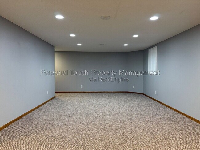 Building Photo - 3539 Woodbury Ct S