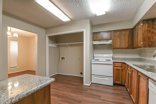 Building Photo - 16959 Nicole Ln