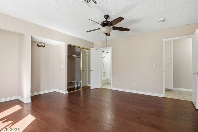 Building Photo - 4561 Paseo El Rio Dr