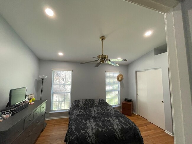 Building Photo - 1122 Regency Dr