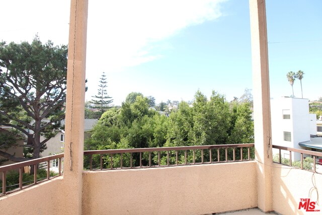 Building Photo - 10400 La Grange Ave