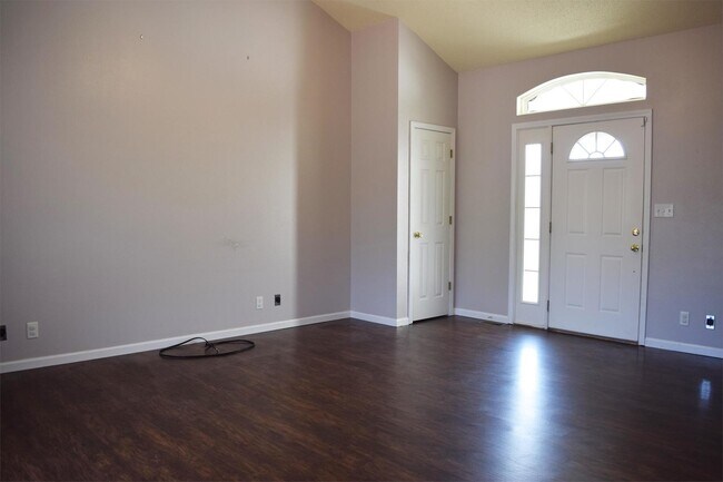Building Photo - Charming Hickory Valley Gem Near Fort Leonard Wood