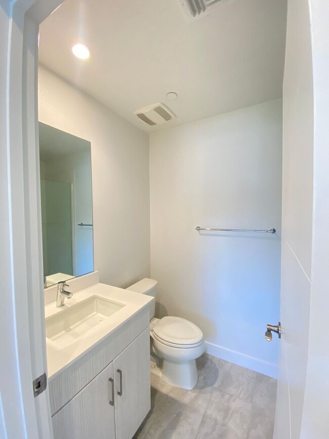 Building Photo - Advent - Three Story Townhome W/ Attached ...