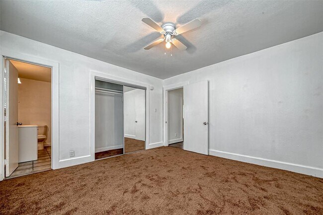 Building Photo - 7119 Farnsworth St