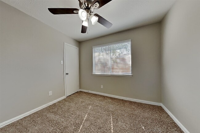 Building Photo - 28907 Sedgefield St