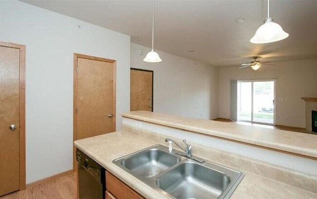 Building Photo - $1,395 | 2 Bedroom, 2 Bathroom Condo | Pet...