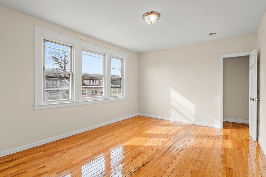 Building Photo - 295 Goldsmith Ave