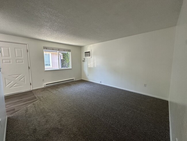 Building Photo - L994