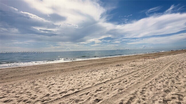 Building Photo - 4010 Galt Ocean Dr