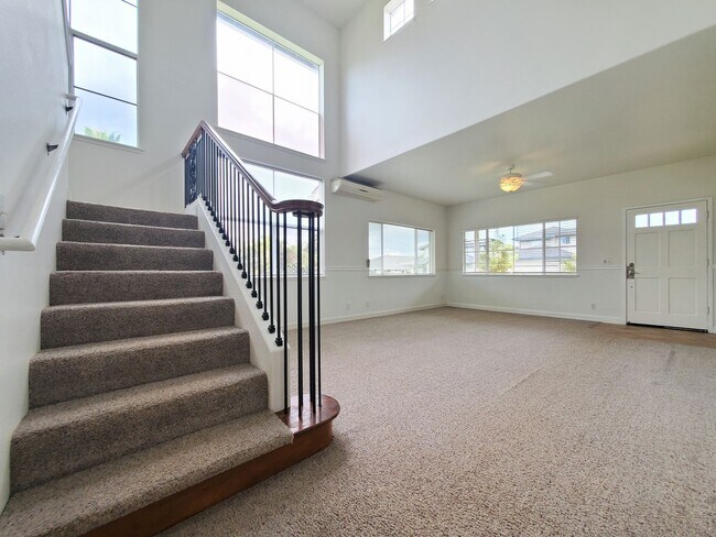 Building Photo - For Rent | 4 Bedroom, 3 Bathroom house with 2 Car Garage