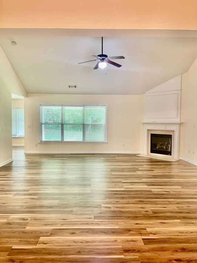Building Photo - 373 Southgate Dr