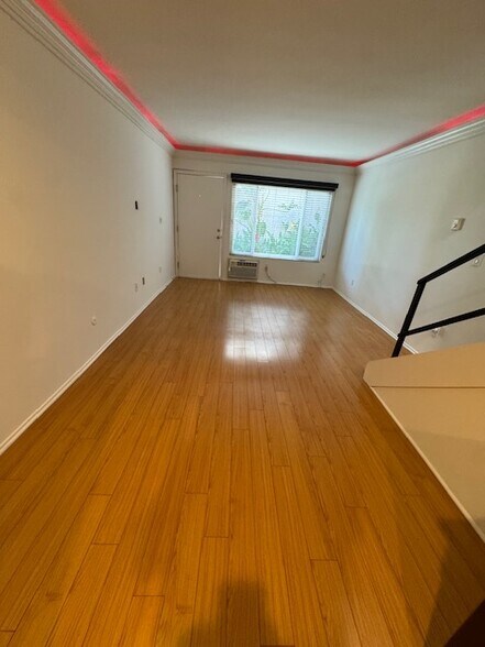 Living Room - 11035 Kittridge St