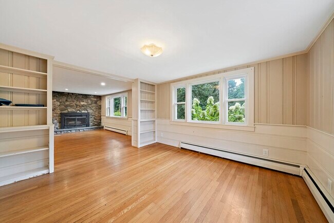 Building Photo - 334 N Main St