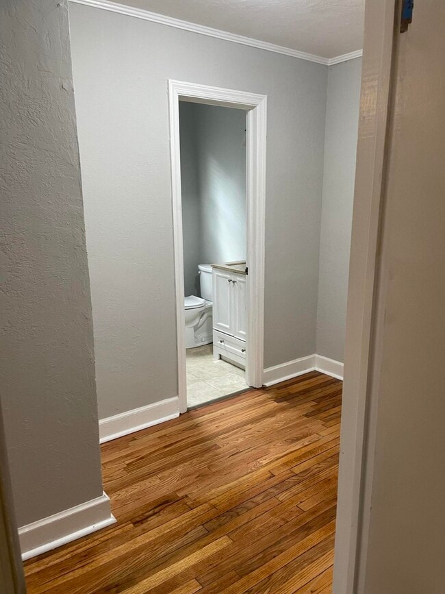 Building Photo - 304 1st St