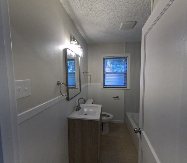 Building Photo - Cozy 2bed 1 bath