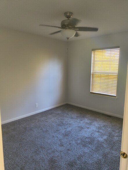 Building Photo - 22241 W Niagara Trl