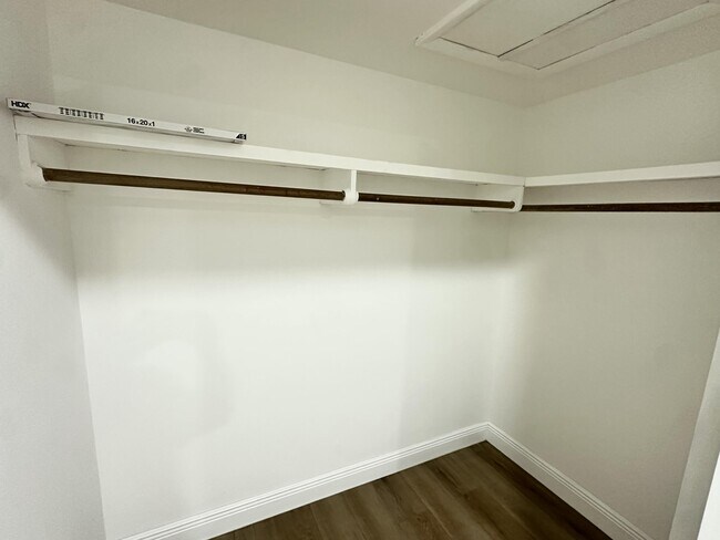 Building Photo - 153 SE Calmoso Dr