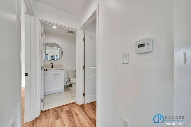 Building Photo - 11845 Hamlin St