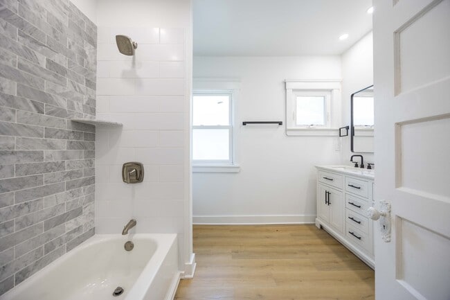 Building Photo - 1496 E 107th St