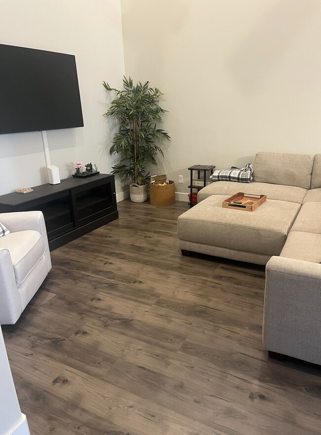 Building Photo - Three Bedroom Partially Furnished Townhome in Lehi