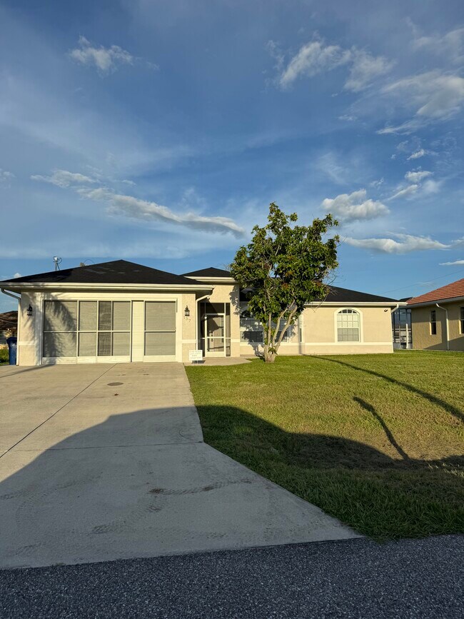 Building Photo - 137 Ortega Pl