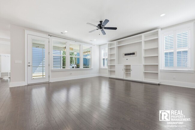 Building Photo - 236 Oak View Way