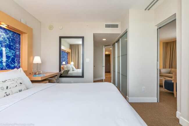 Building Photo - 18695 Collins Ave