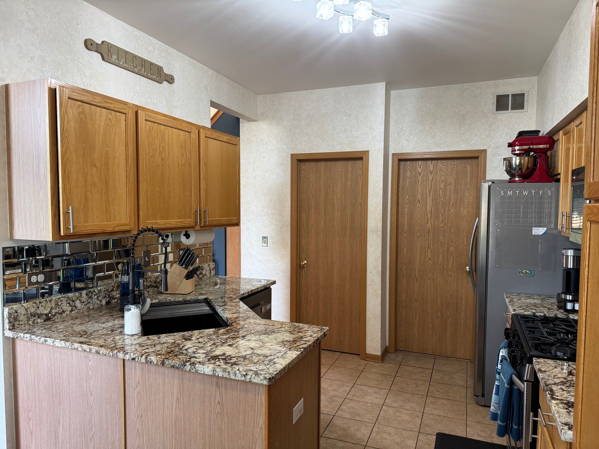 Building Photo - 2444 Oak Tree Ln