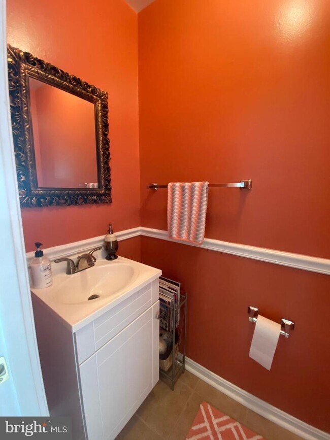 Building Photo - 8207 Stationhouse Ct