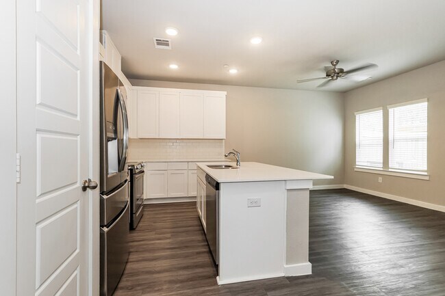 Building Photo - 305 N Centro Cir