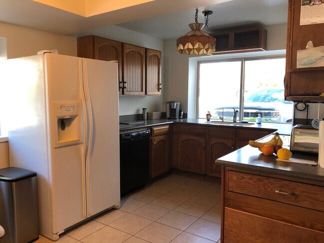 Building Photo - Available from May to November 2026!  Lovely Waterfront Home in 45+ Active Adult Resort Community...