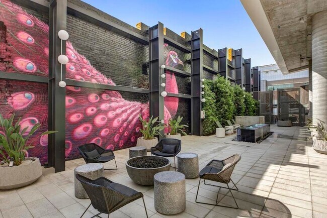 Building Photo - 5750 Hollywood Blvd