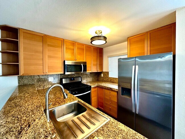 Building Photo - Gorgeous Remodeled 2 Beds + 2 Bath Condo i...