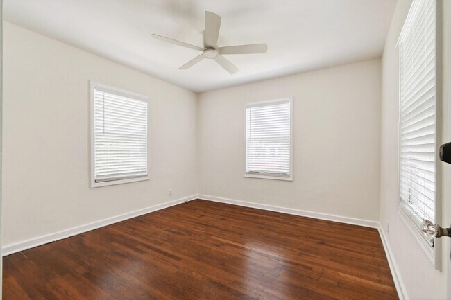 Building Photo - 236 Greymon Dr