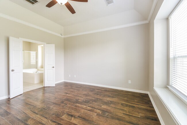 Building Photo - 216 Meadowhill Ln