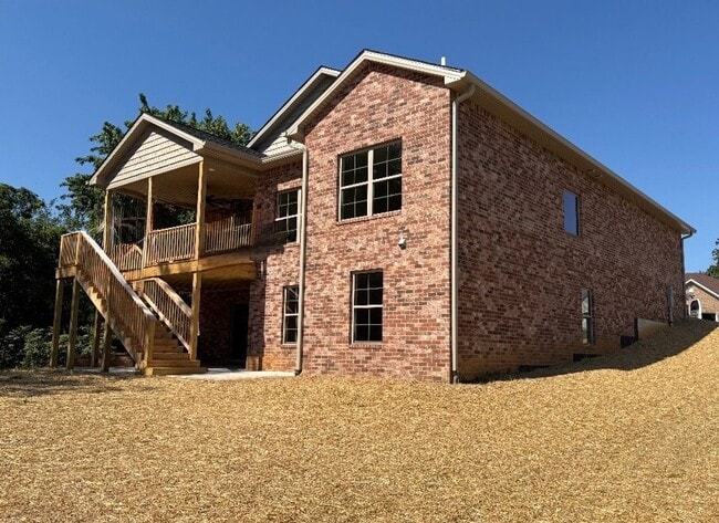 Building Photo - 102 Twin Lakes Dr