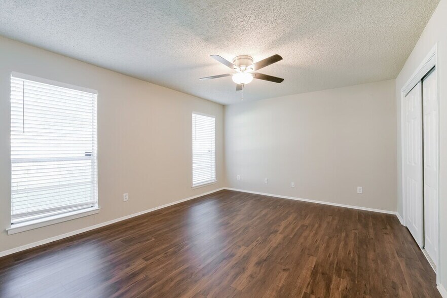 Building Photo - 25302 Hollybush Ln