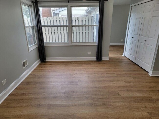 Building Photo - 1710 Queensbury Cir