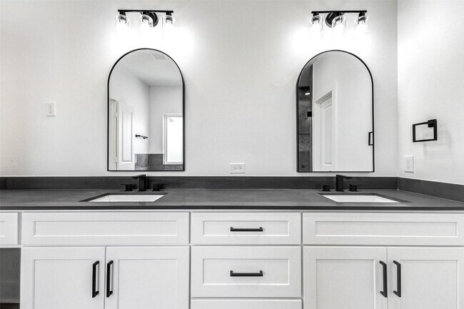 Building Photo - 112 Luetta St