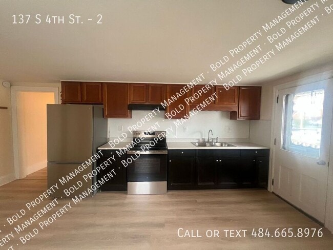 Building Photo - 137 S 4th St